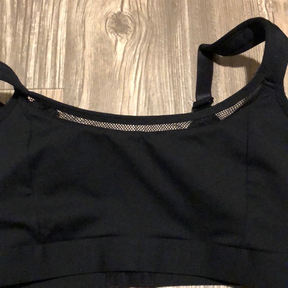 Women’s fabletics sports bra - Picture 5 of 7